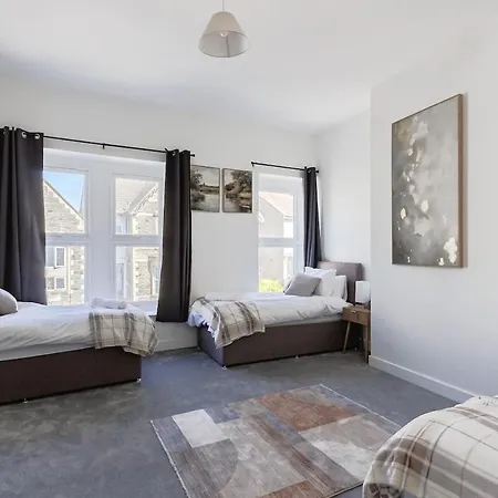 Spacious 3 Bed - Sleeps 7 - Free Parking Сasa de vacaciones