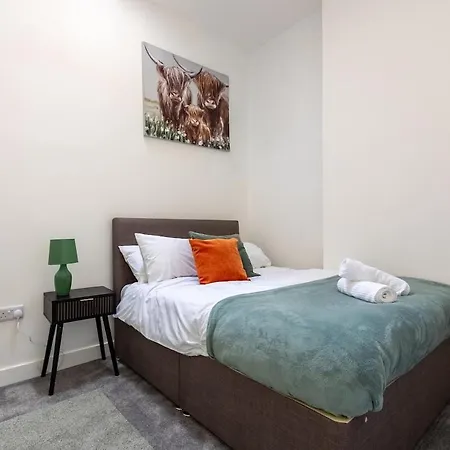 Spacious 3 Bed - Sleeps 7 - Free Parking Σπίτι διακοπών *