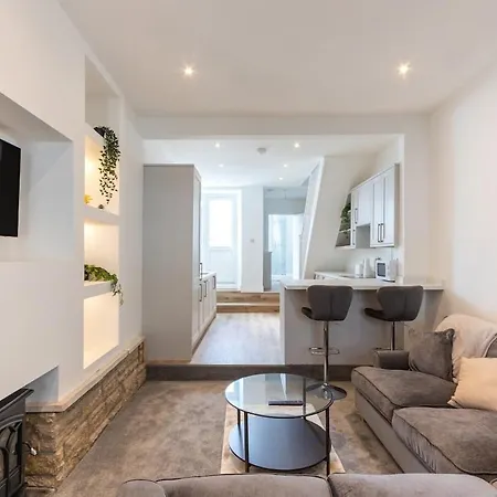 Сasa de vacaciones Spacious 3 Bed - Sleeps 7 - Free Parking