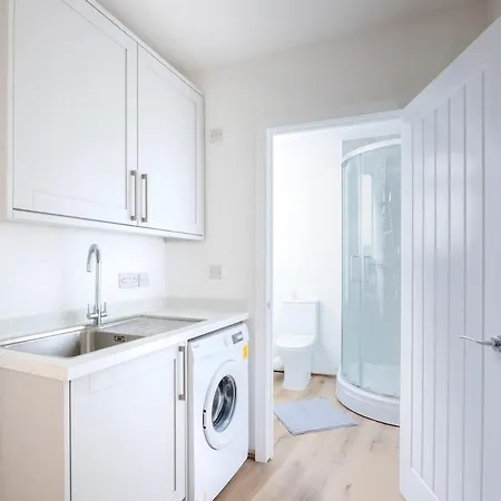 Spacious 3 Bed - Sleeps 7 - Free Parking Σπίτι διακοπών Μπρίστολ