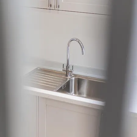 Spacious 3 Bed - Sleeps 7 - Free Parking