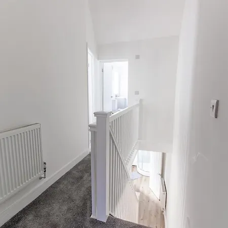 Spacious 3 Bed - Sleeps 7 - Free Parking * Bristol
